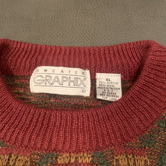 Vintage Sweater Graphix - Picture 2 of 3